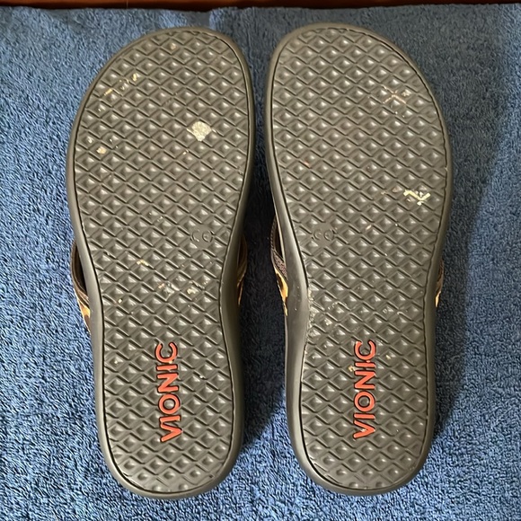 Vionic Tide ll flip flops - Picture 5 of 7